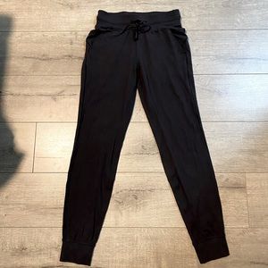 Super soft black Lululemon joggers EUC size 4!